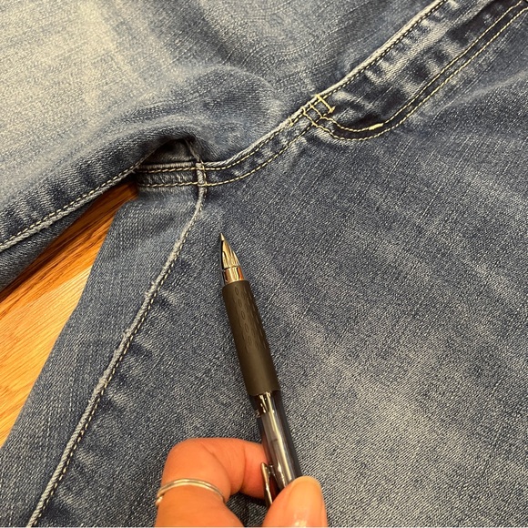 KanCan medium wash jeans Size 9/28, raw hem, 5 pockets. - Picture 12 of 13